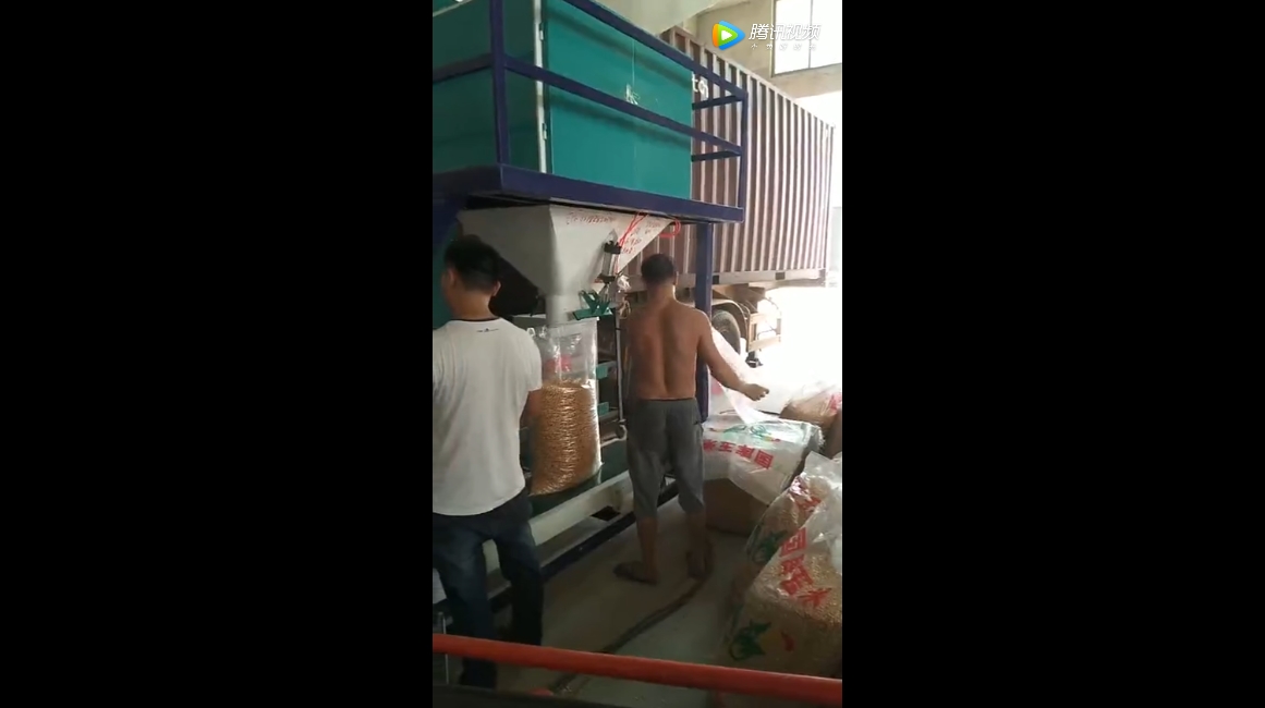 海南省海口市玉米包裝機(jī)使用現(xiàn)場